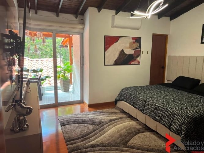 Casa de 5 alcobas en venta en El Poblado, Medellín, 395 m² · foto 12 de 24