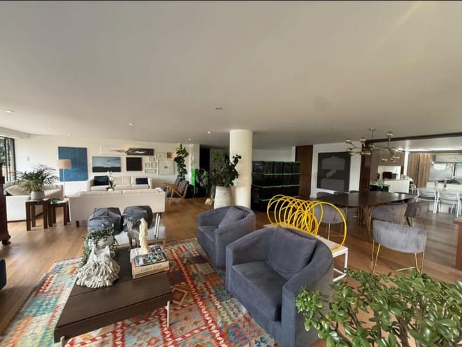 Apartamento de 4 alcobas en venta en El Refugio, Bogotá, 506 m² · foto 3 de 14