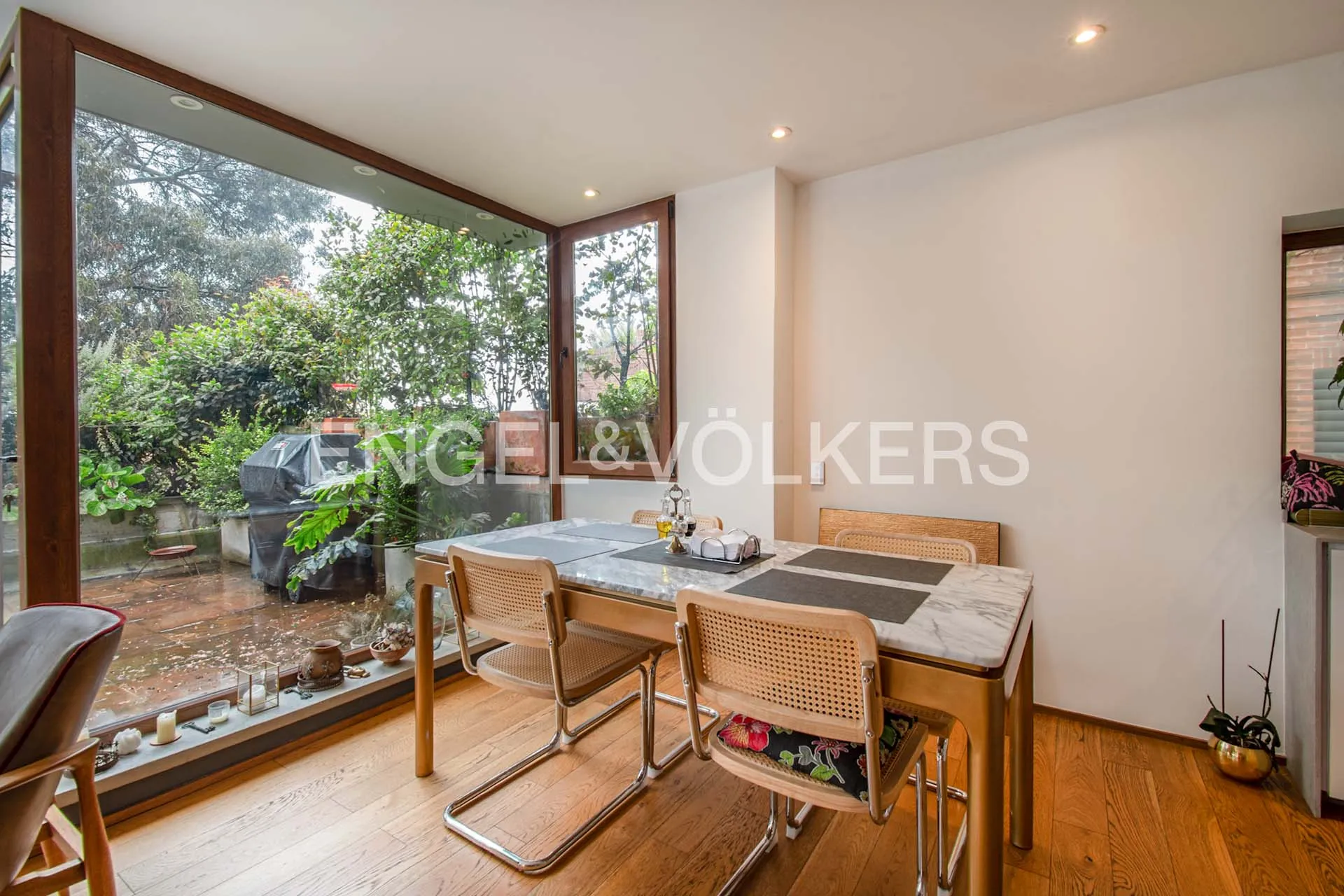 Apartamento en venta en Los Rosales, Bogotá · foto 2 de 16