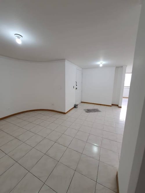 Apartamento de 3 alcobas en arriendo en Cuarta Brigada, Medellín, 100 m² · foto 4 de 17