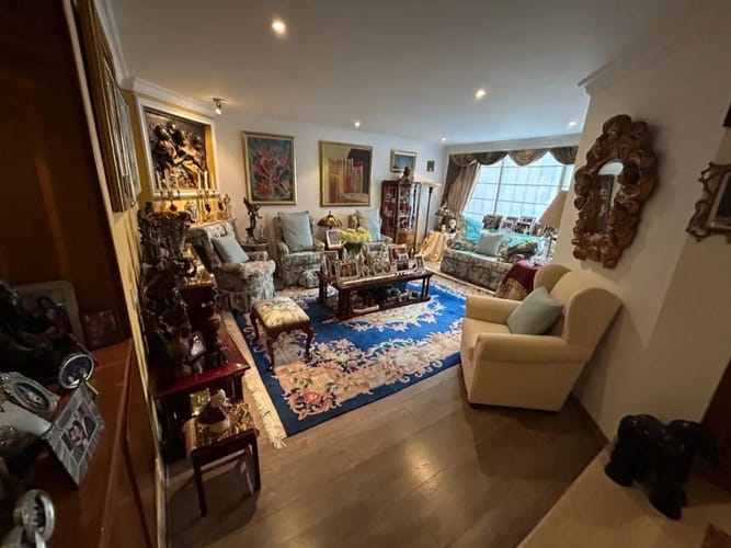 Apartamento de 3 alcobas en venta en La Carolina, Bogotá, 240 m² · foto 2 de 21