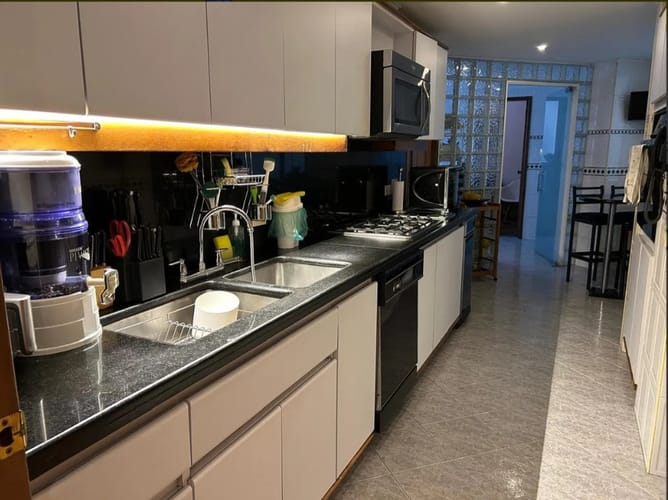 Apartamento de 3 alcobas en venta en La Carolina, Bogotá, 240 m² · foto 5 de 21