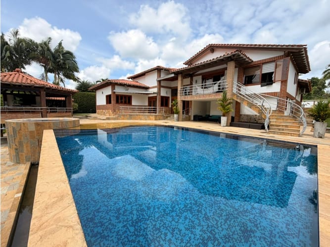 Casa de 5 alcobas en venta en Cerritos, Pereira, 480 m² · foto 2 de 11