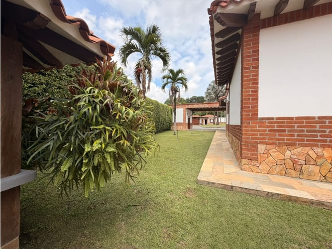 Casa de 5 alcobas en venta en Cerritos, Pereira, 480 m² · foto 10 de 11