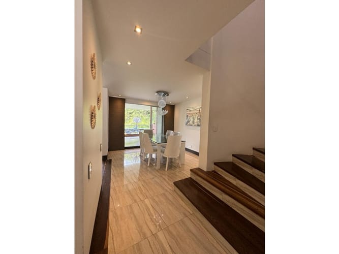 Apartaestudio en venta en Pinares, Pereira, 258 m² · foto 2 de 19