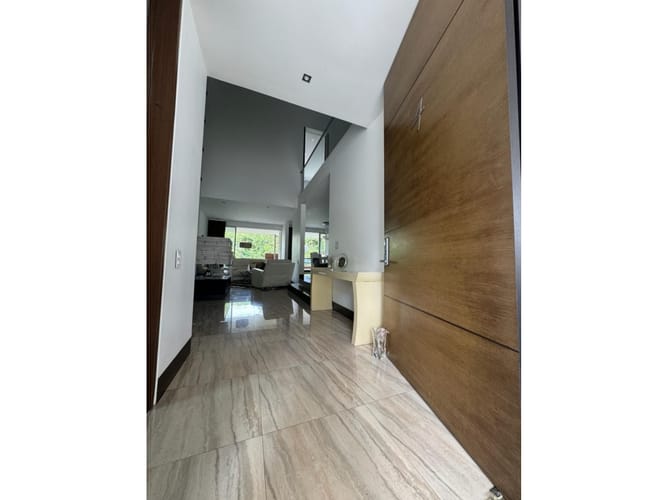 Apartaestudio en venta en Pinares, Pereira, 258 m² · foto 4 de 19