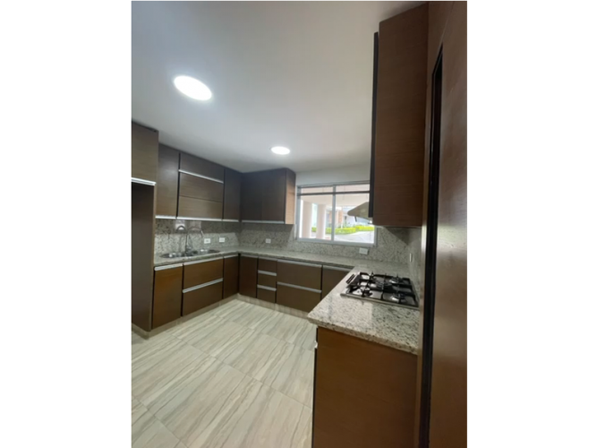 Apartaestudio en venta en Pinares, Pereira, 258 m² · foto 18 de 19