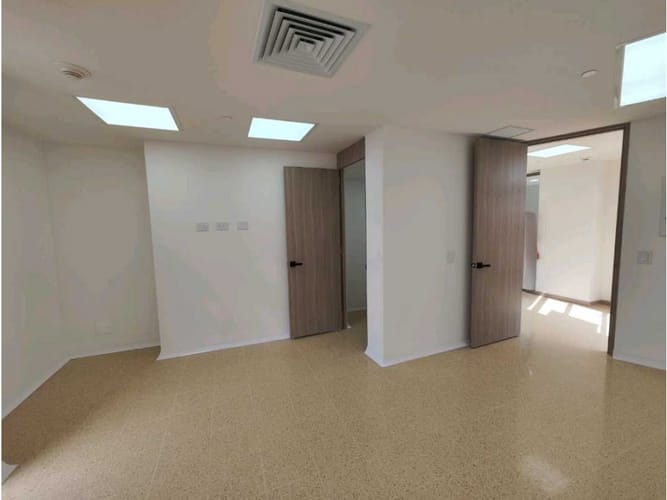 Consultorio en arriendo en El Poblado, Medellín, 33 m² · foto 5 de 11