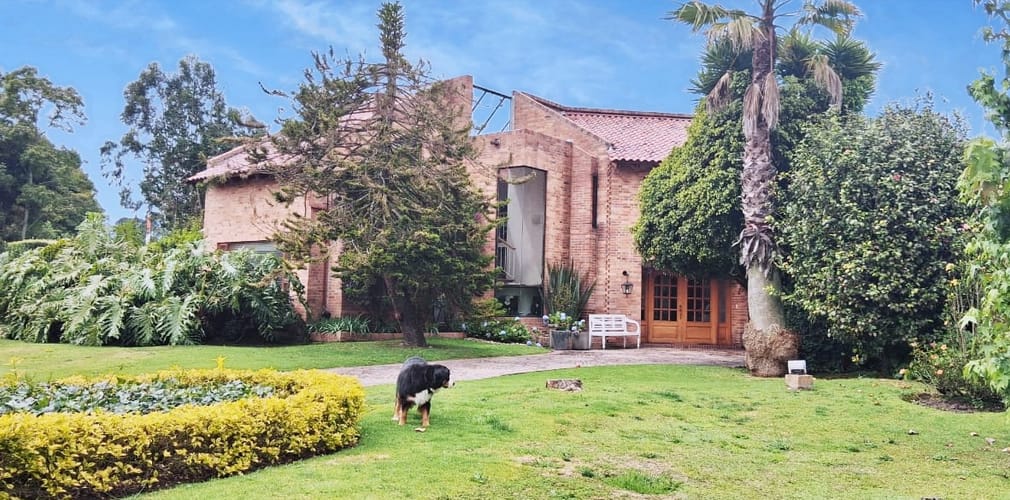 Casa de 4 alcobas en venta en Guaymaral, Bogotá, 1182 m² · foto 2 de 24
