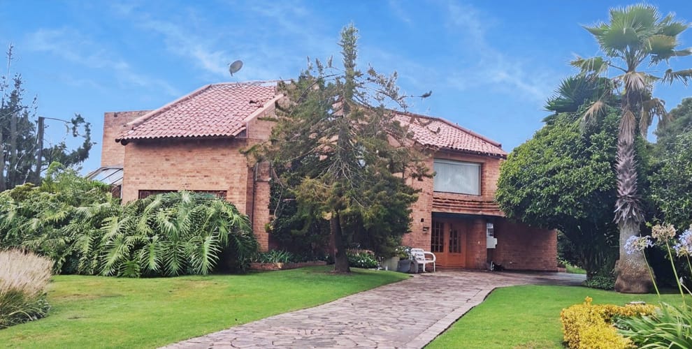 Casa de 4 alcobas en venta en Guaymaral, Bogotá, 1182 m² · foto 3 de 24