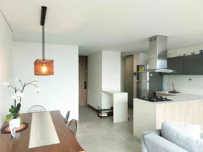 Apartamento de 2 alcobas en venta en El Poblado, Medellín, 86 m² · foto 5 de 16