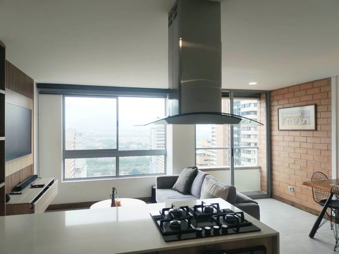 Apartamento de 2 alcobas en venta en El Poblado, Medellín, 86 m² · foto 2 de 16