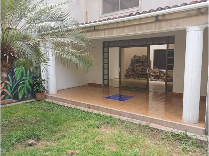 Casa de 4 alcobas en venta en El Ingenio, Cali, 330 m² · foto 2 de 24