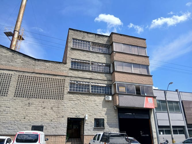 Bodega en arriendo en Guayabal, Medellín, 265 m² · foto 2 de 10