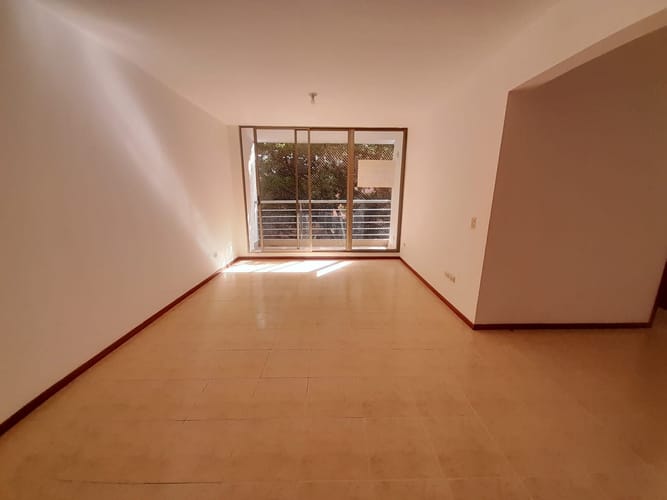 Apartamento de 3 alcobas en arriendo en Los Balsos, Medellín, 85 m² · foto 2 de 16
