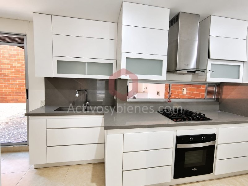 Apartamento en arriendo en Laureles, Medellín · foto 2 de 15