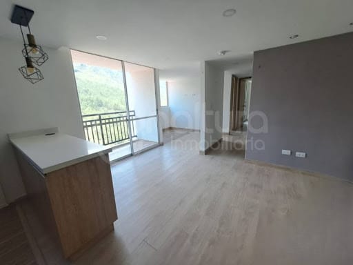 Apartamento de 2 alcobas en venta en Urbanizacion Palmar De Serramonte, Bello, 63 m² · foto 2 de 13