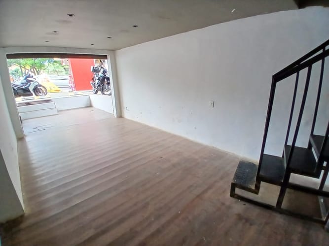 Local en arriendo en Patio Bonito, Medellín, 35 m² · foto 2 de 10