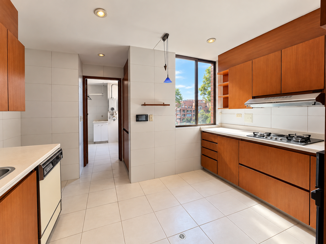 Apartamento de 3 alcobas en venta en Santa Barbara, Bogotá, 182 m² · foto 4 de 15