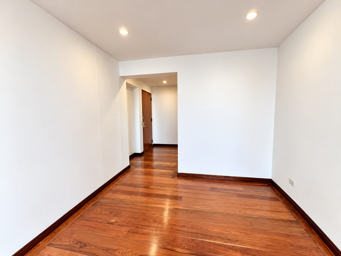 Apartamento de 3 alcobas en venta en Santa Barbara, Bogotá, 182 m² · foto 2 de 15