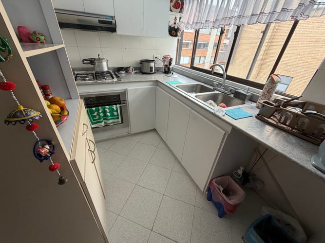 Apartamento de 3 alcobas en venta en Santa Barbara Central, Bogotá, 190 m² · foto 3 de 24
