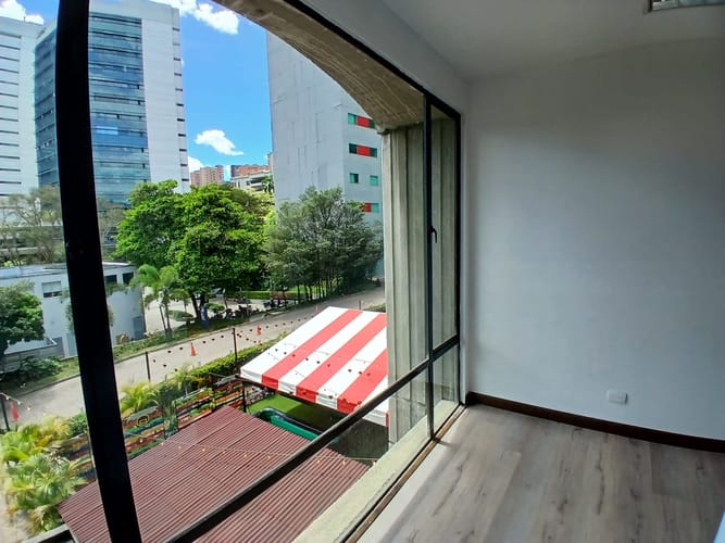 Local en arriendo en Los Balsos, Medellín, 35 m² · foto 3 de 10
