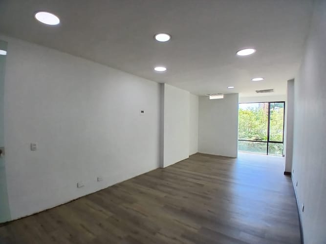 Local en arriendo en Los Balsos, Medellín, 35 m² · foto 8 de 10