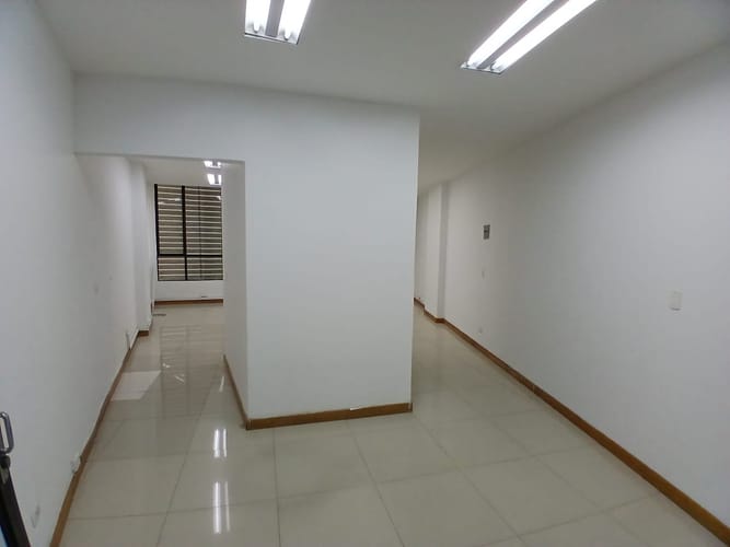 Local en arriendo en Los Balsos, Medellín, 46 m² · foto 3 de 10
