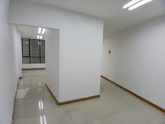 Local en arriendo en Los Balsos, Medellín, 46 m² · foto 6 de 10