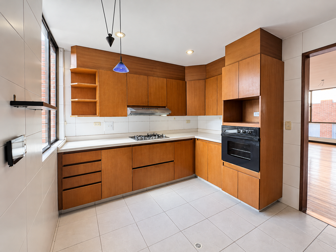 Apartamento de 3 alcobas en venta en Santa Barbara, Bogotá, 182 m² · foto 3 de 15