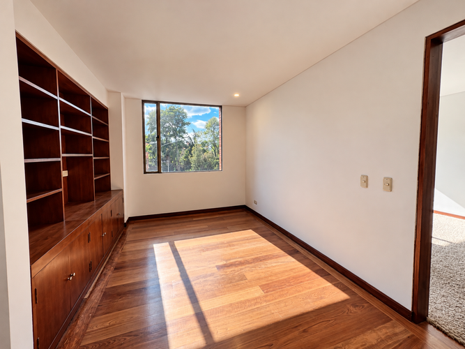 Apartamento de 3 alcobas en venta en Santa Barbara, Bogotá, 182 m² · foto 8 de 15