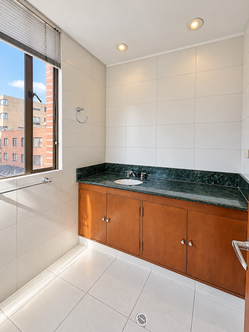 Apartamento de 3 alcobas en venta en Santa Barbara, Bogotá, 182 m² · foto 12 de 15
