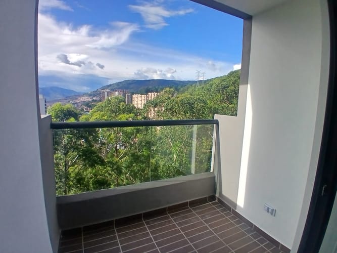 Apartamento de 3 alcobas en arriendo en Vía Las Palmas, Medellín, 75 m² · foto 3 de 10