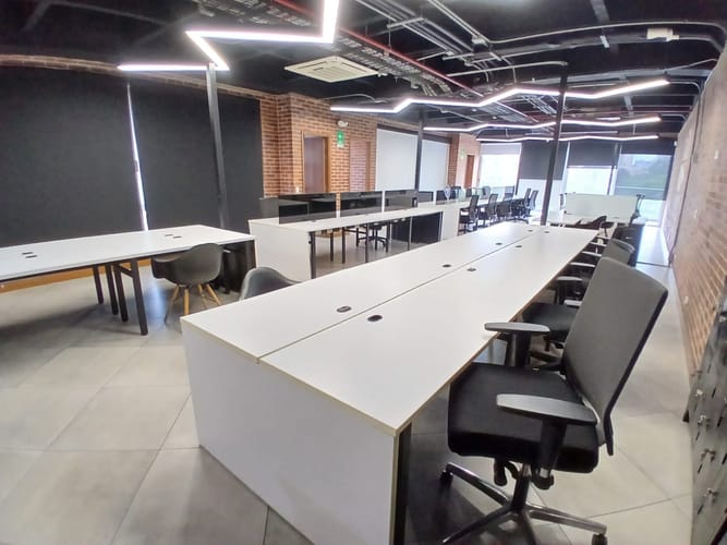Oficina en arriendo en Castropol, Medellín, 120 m² · foto 2 de 10