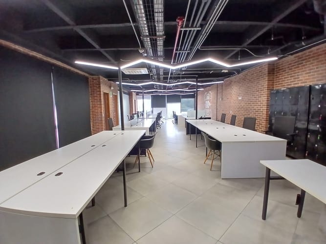 Oficina en arriendo en Castropol, Medellín, 120 m² · foto 6 de 10