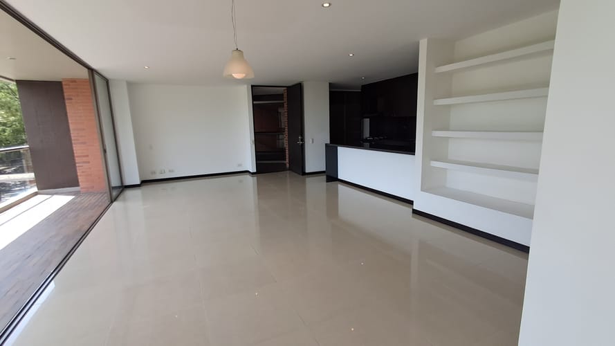 Apartamento de 2 alcobas en arriendo en Altos Del Poblado, Medellín, 145 m² · foto 4 de 16