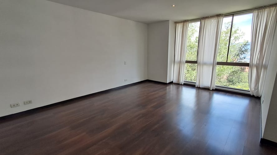 Apartamento de 2 alcobas en arriendo en Altos Del Poblado, Medellín, 145 m² · foto 10 de 16