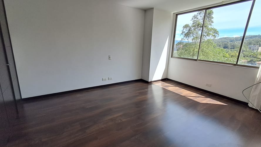 Apartamento de 2 alcobas en arriendo en Altos Del Poblado, Medellín, 145 m² · foto 12 de 16