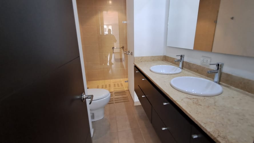 Apartamento de 2 alcobas en arriendo en Altos Del Poblado, Medellín, 145 m² · foto 15 de 16