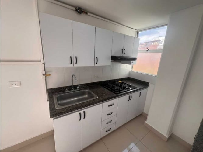 Apartamento de 3 alcobas en arriendo en Camino Verde, Envigado, 85 m² · foto 3 de 16
