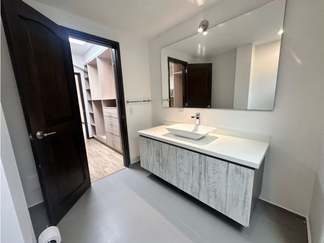 Apartamento en venta en Santa Barbara, Bogotá · foto 8 de 24