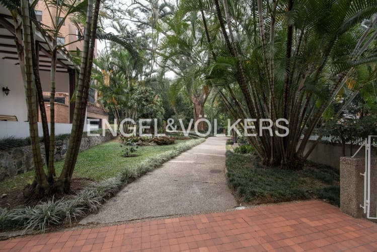 Apartamento de 4 alcobas en arriendo en La Florida, Medellín, 265 m² · foto 16 de 18
