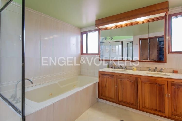 Casa de 5 alcobas en venta en San Jose De Bavaria, Bogotá, 225 m² · foto 13 de 20