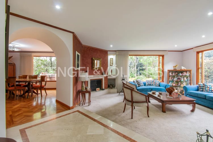 Casa de 5 alcobas en venta en San Jose De Bavaria, Bogotá, 225 m² · foto 2 de 20