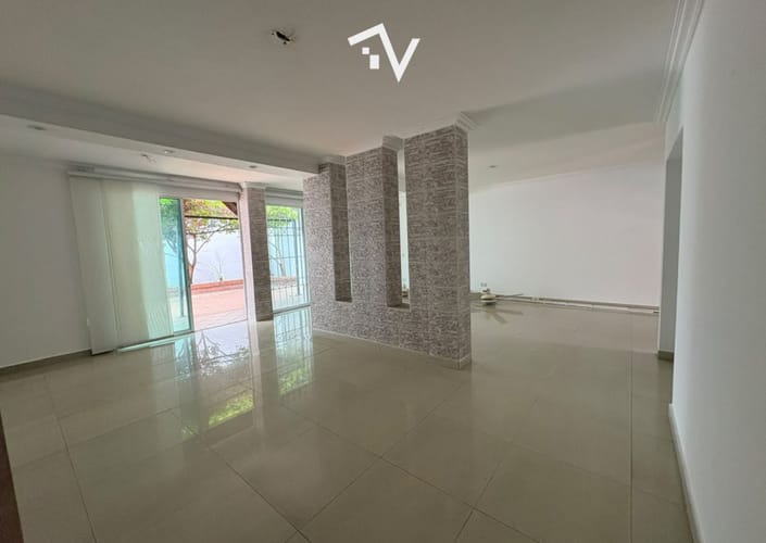 Casa de 3 alcobas en venta en Cr.La Castellana, Barranquilla, 244 m² · foto 2 de 24