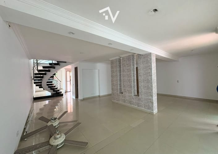 Casa de 3 alcobas en venta en Cr.La Castellana, Barranquilla, 244 m² · foto 3 de 24