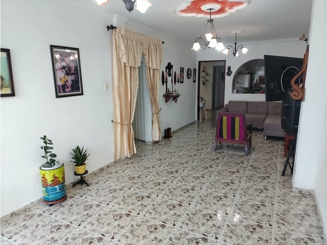 Casa de 8 alcobas en venta en El Prado, Palmira, 276 m² · foto 2 de 24