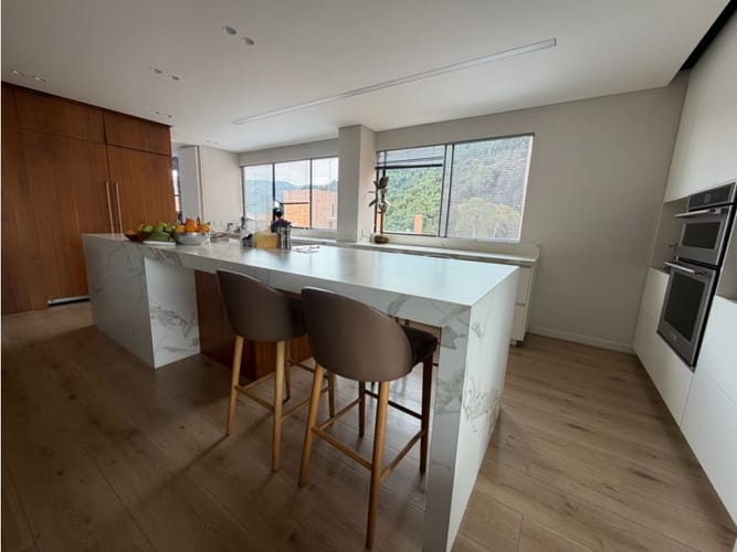 Apartamento de 4 alcobas en venta en El Refugio, Bogotá, 365 m² · foto 3 de 21