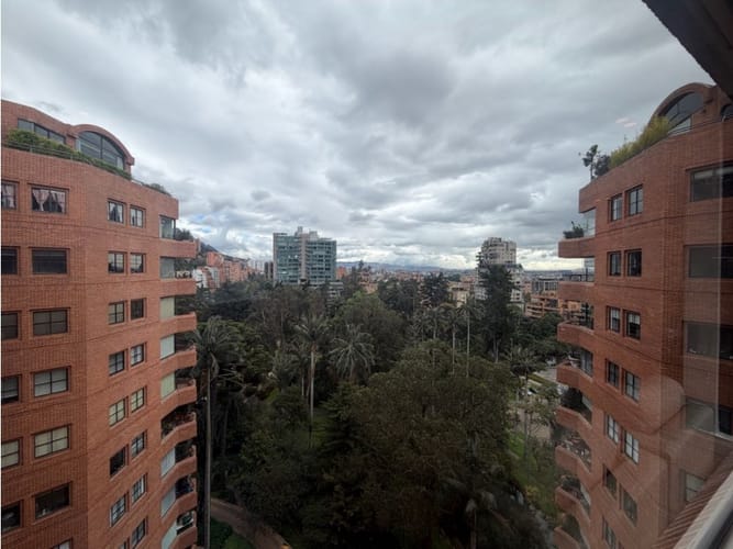 Apartamento de 4 alcobas en venta en El Refugio, Bogotá, 365 m² · foto 12 de 21