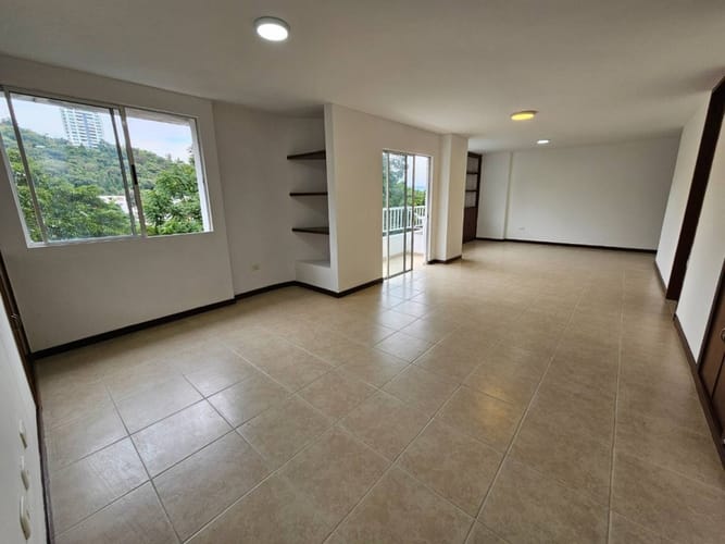 Apartamento de 2 alcobas en venta en Cabecera Del Llano, Bucaramanga, 99 m² · foto 2 de 7